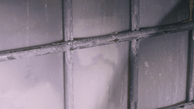 금속 프레임이 있는 대형 산업용 용기