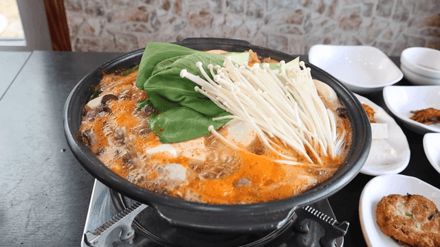 Tofu stew with mushrooms and vegetables