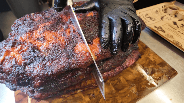 Knife for cutting smoked Texas barbecue brisket