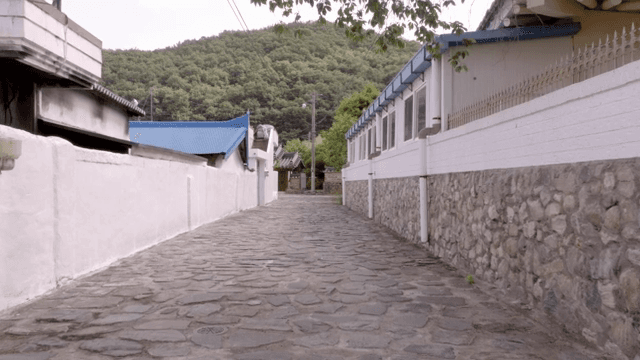 벽화가 있는 조용한 골목길