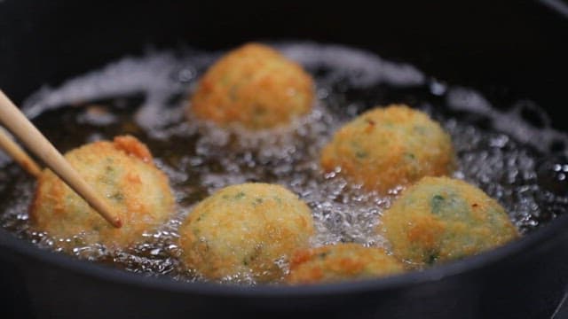 Croquettes made with chives fried in oil