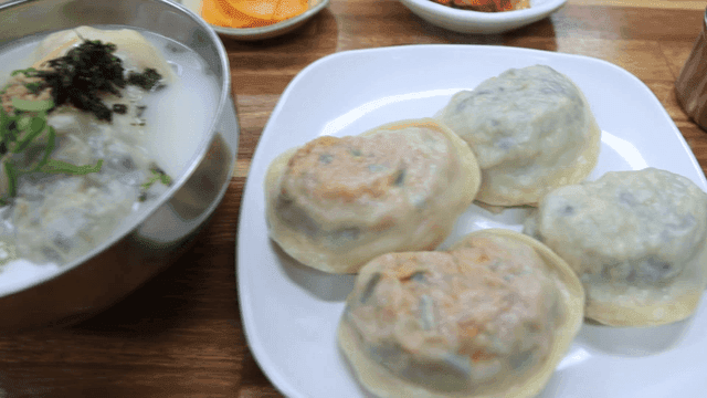 Clear broth dumpling soup and steamed dumplings