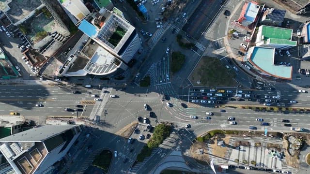 교통이 많은 도시 교차로