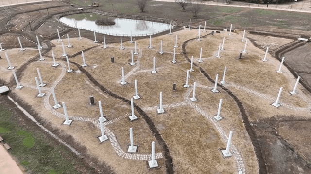 기념관에 위치한 상징적인 조형물