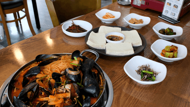 Seafood stew and various side dishes