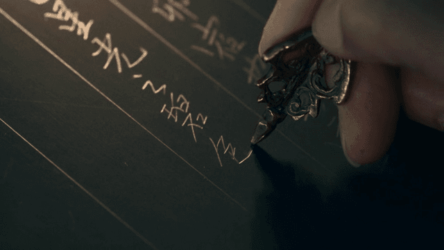 금속 펜으로 정교한 글씨 쓰기