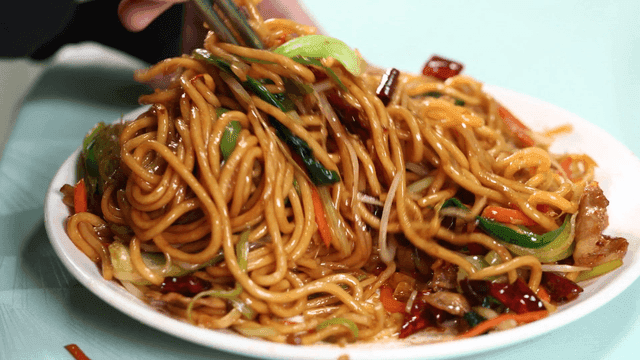 Chopsticks for mixing noodles stir-fried with vegetables