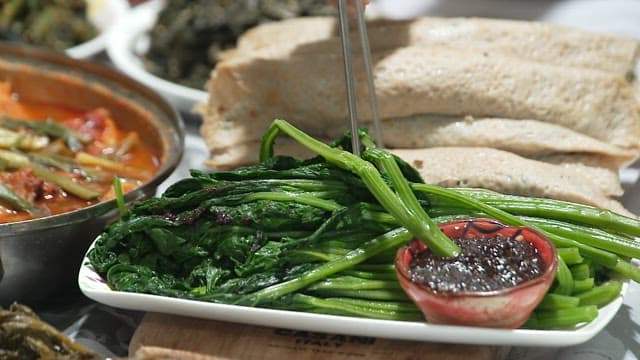 Lightly Boiled Korean Thistle Greens and Spicy Sauce