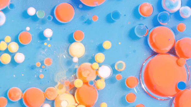 혼합 액체 속 다채로운 버블들