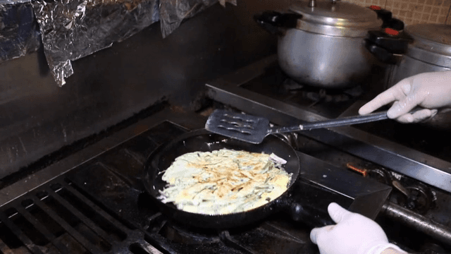 팬에서 전 뒤집기