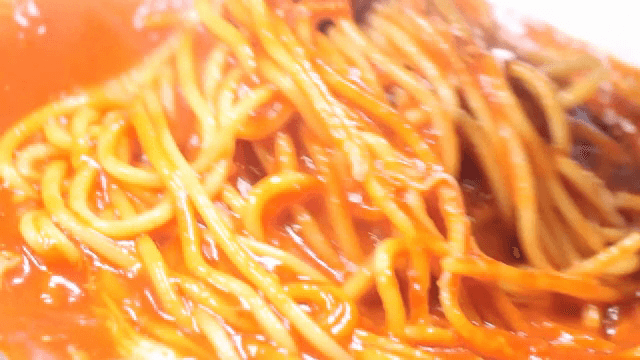 진한 토마토 소스의 스파게티