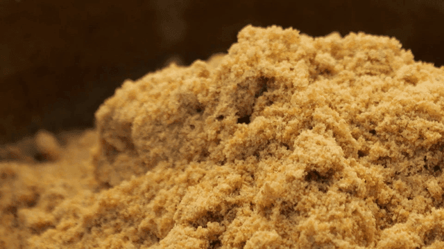 Brown mejugal in container