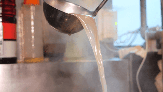 Ladle for pouring hot soup