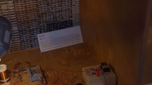 오래된 라디오 부품 탐구