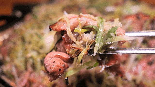 Charcoal-grilled bulgogi with green onions