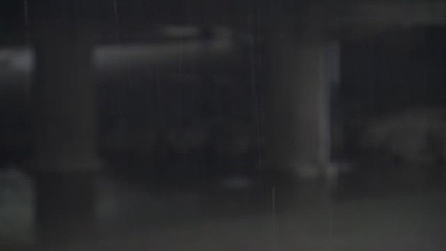 비 내리는 날 다리 하부의 모습