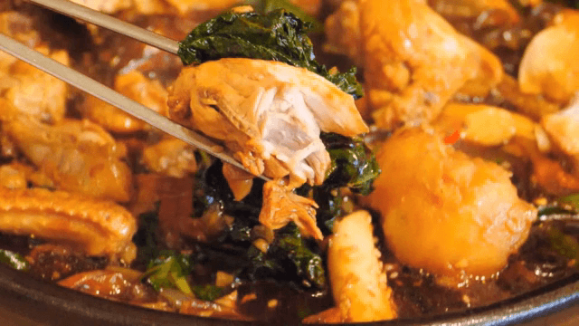 Braised chicken with perilla leaves