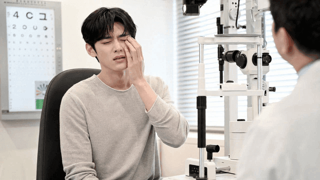 Man consulting with doctor at ophthalmology clinic