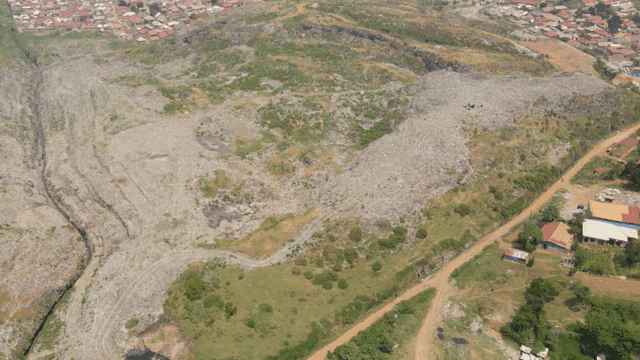 집들이 있는 시골 들판