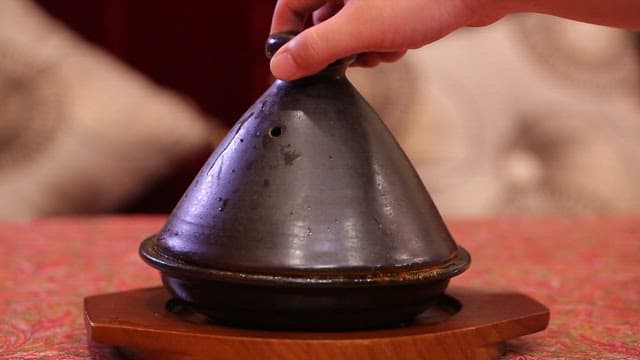 뚜껑을 여는 김이 나는 요리, 소고기 코프타