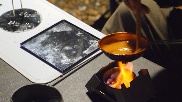 설탕을 녹여 달고나 만들기