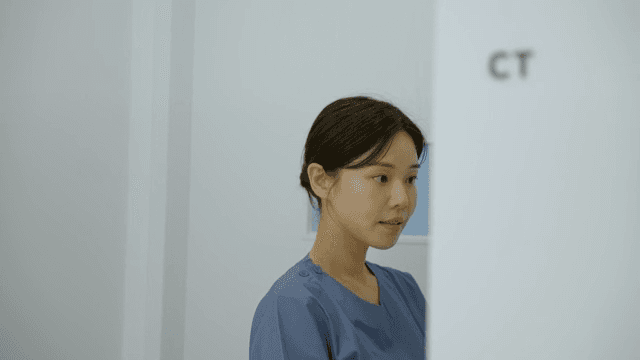 병원에서 일하는 간호사의 모습