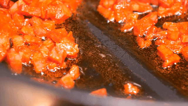 Minced chorizo ​​sizzling in pan