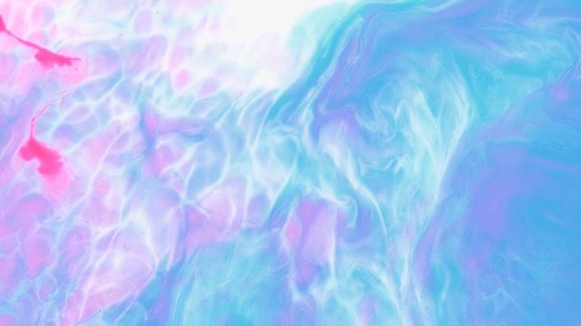 핑크색, 파란색, 보라색 액체가 혼합되는 추상적인 패턴