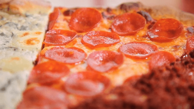 다양한 종류의 피자 조각