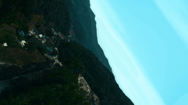 푸른 산과 마을의 풍경