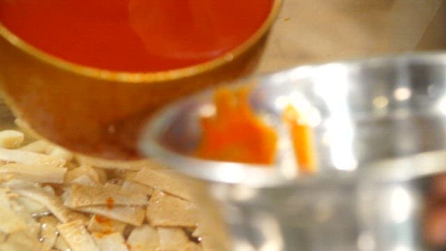 고추장이 들어간 육수에 어묵 준비하기