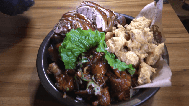 Pig's trotters and chicken served with vegetables