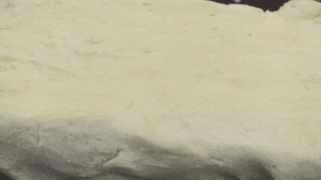 트레이 위에 준비된 맨들한 반죽