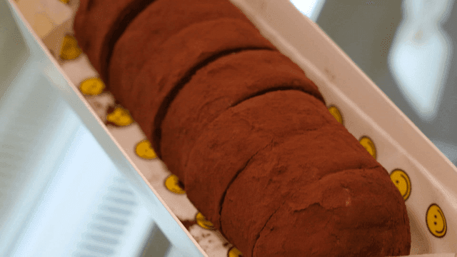 Long, chewy desserts in box