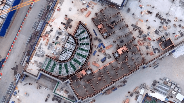 건물 골조가 있는 건설 현장