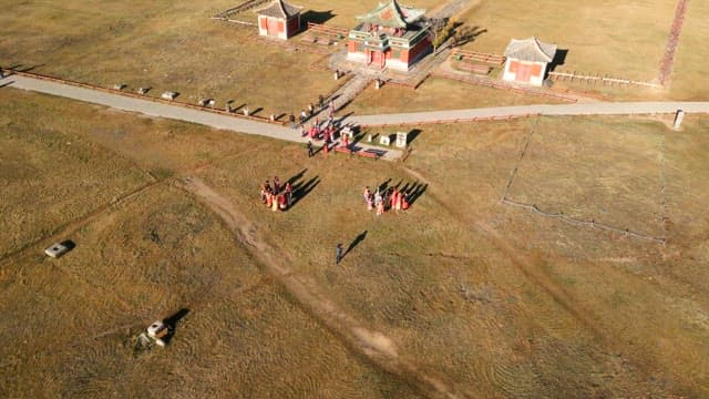 역사적인 장소에서의 전통 의식