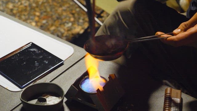 설탕을 녹여 달고나 만들기