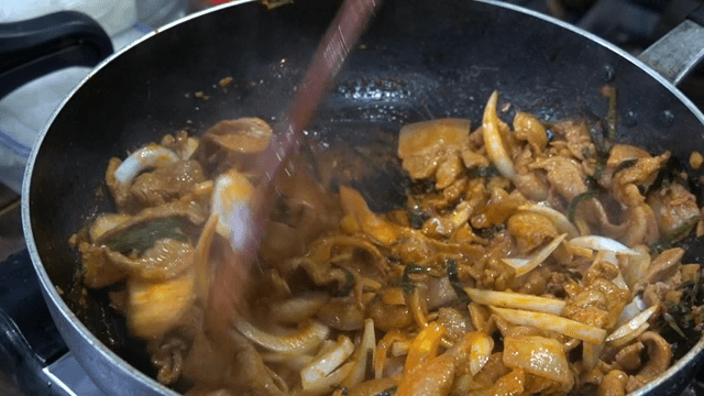 Pork stir-fried with vegetables in spicy sauce