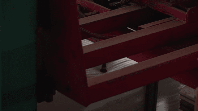 공장에 쌓인 폼 시트