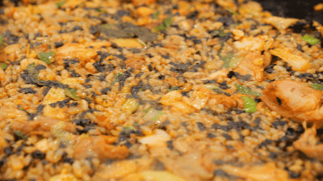 Sizzling Dakgalbi fried rice in pan