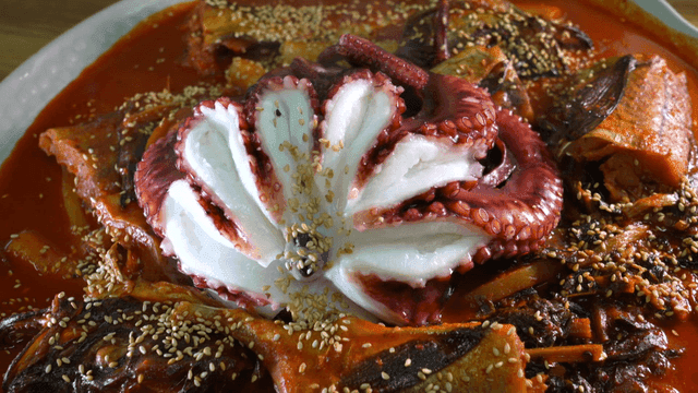 Spicy braised fish with octopus