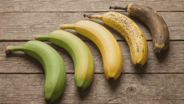 Bananas at different ripeness stages
