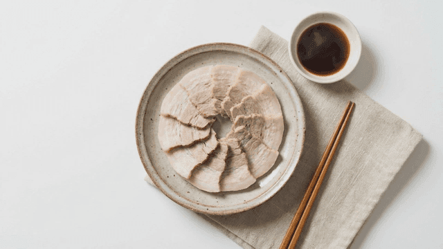 Sliced boiled pork with soy sauce