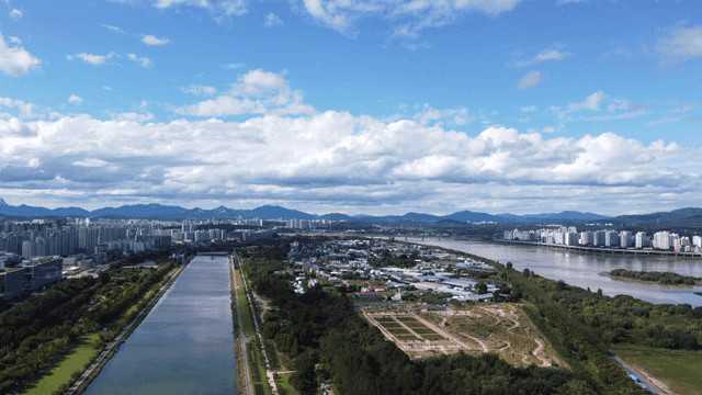 Vast city landscape with rivers and mountains