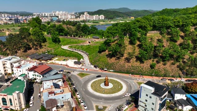 역사적인 성곽의 경치