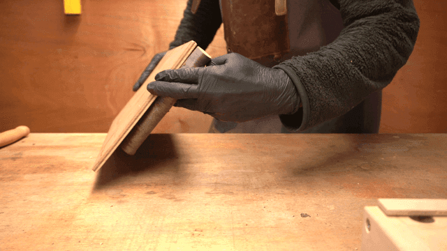 목재를 다루는 장인