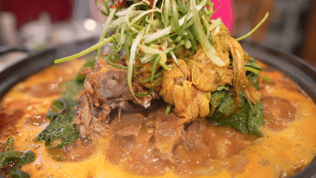 Boiling pork backbone stew with vegetables