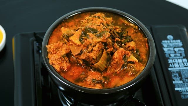 Pork Backbone Soup in an Earthen Pot