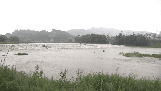 폭우 속에 불어난 강물
