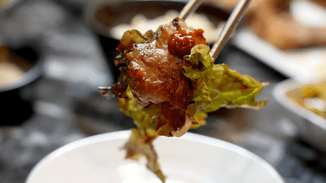 Grilled pork belly wrapped in lettuce